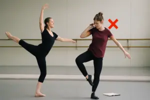 Come migliorare la coordinazione tra gambe e braccia in danza? Errori da evitare nelle prove quotidiane